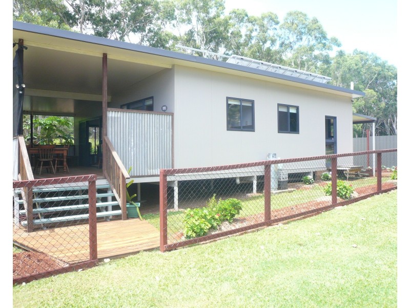 17 Frenchem Tce, Macleay Island QLD 4184