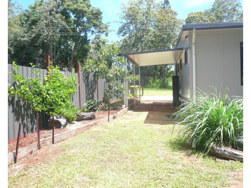 17 Frenchem Tce, Macleay Island QLD 4184