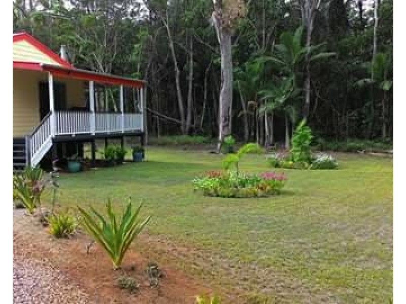 9 Thomas St, Macleay Island QLD 4184