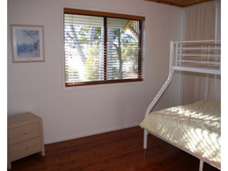 35 Jan Street, Macleay Island QLD 4184