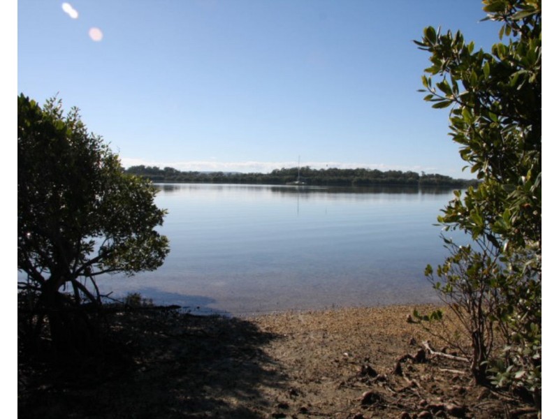 35 Jan Street, Macleay Island QLD 4184