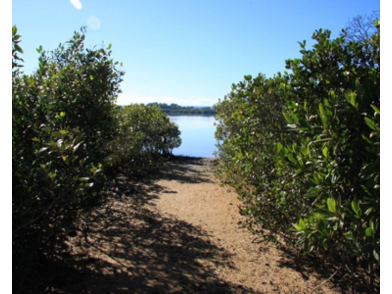 35 Jan Street, Macleay Island QLD 4184