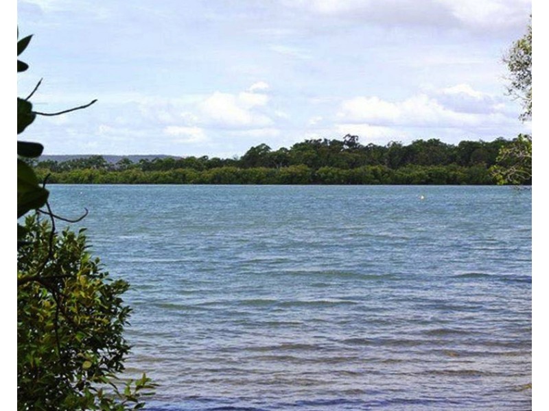 35 Jan Street, Macleay Island QLD 4184