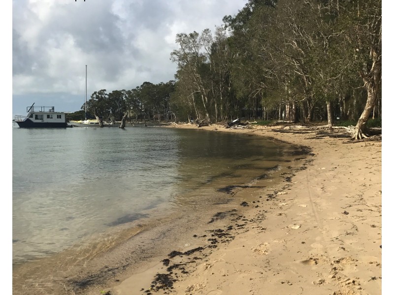22 Orana St, Macleay Island QLD 4184