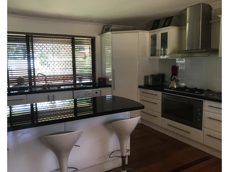 30 Lonicera St, Macleay Island QLD 4184