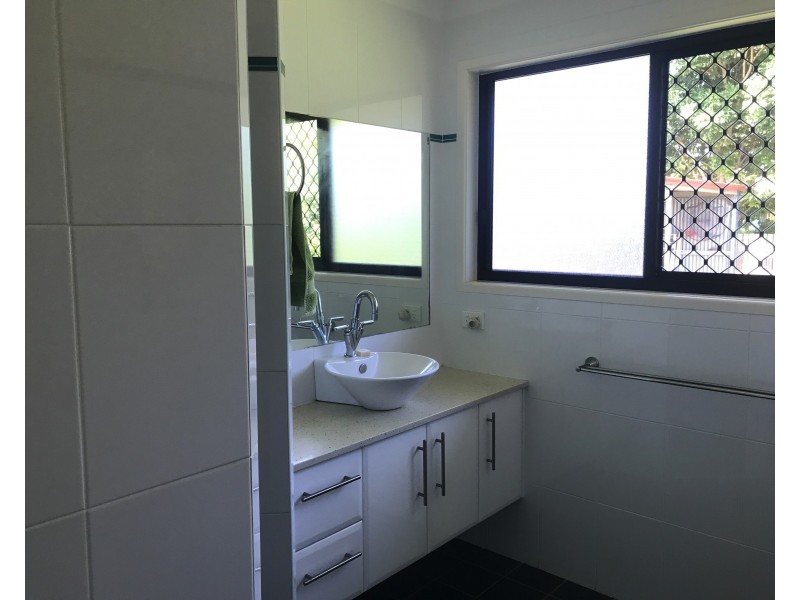 30 Lonicera St, Macleay Island QLD 4184