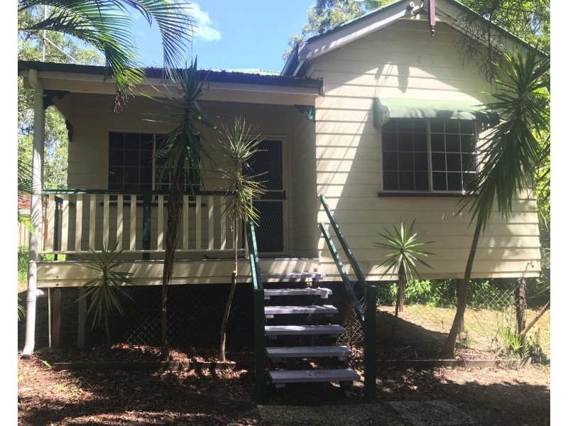 4 Warama St, Macleay Island QLD 4184