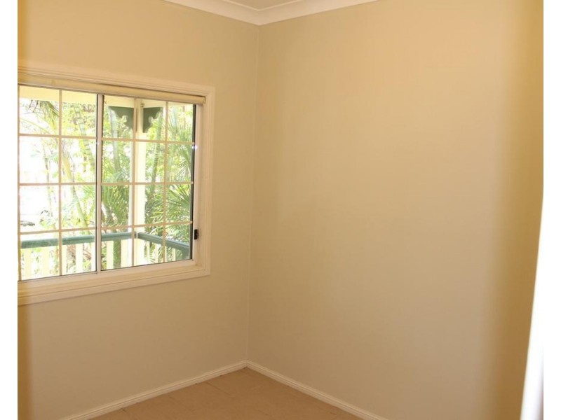 4 Warama St, Macleay Island QLD 4184