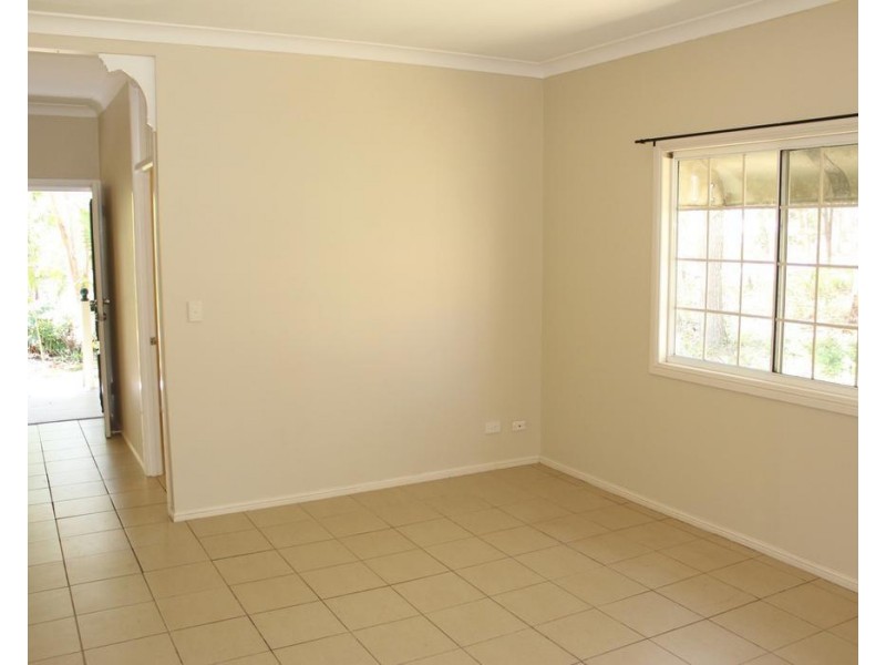 4 Warama St, Macleay Island QLD 4184