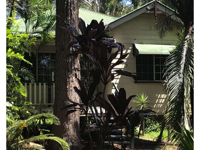 4 Warama St, Macleay Island QLD 4184