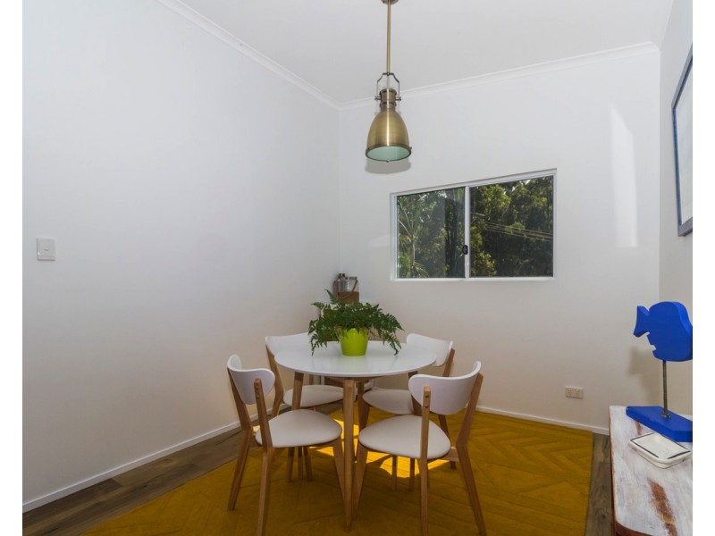 2 Waterside Dr, Macleay Island QLD 4184