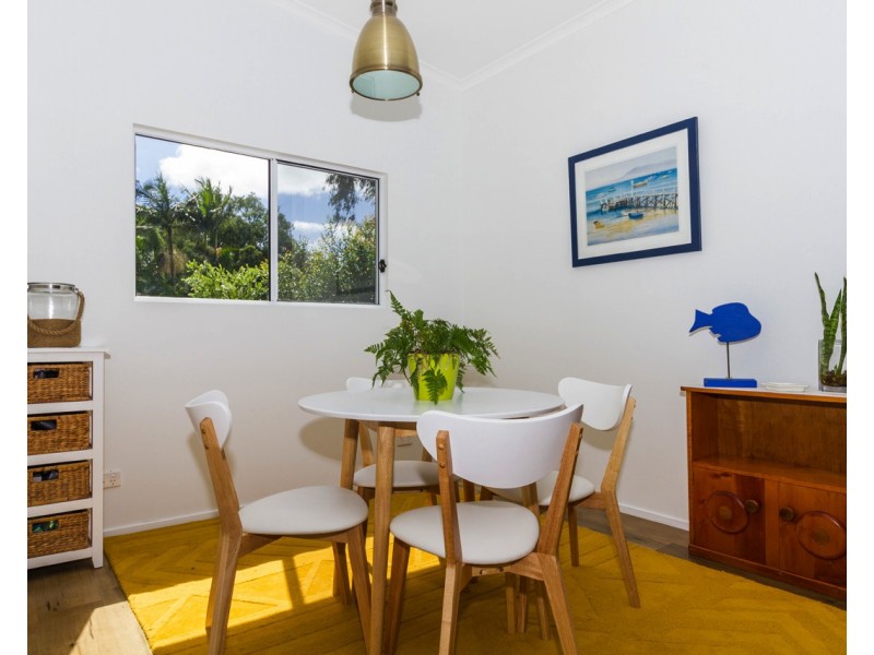 2 Waterside Dr, Macleay Island QLD 4184