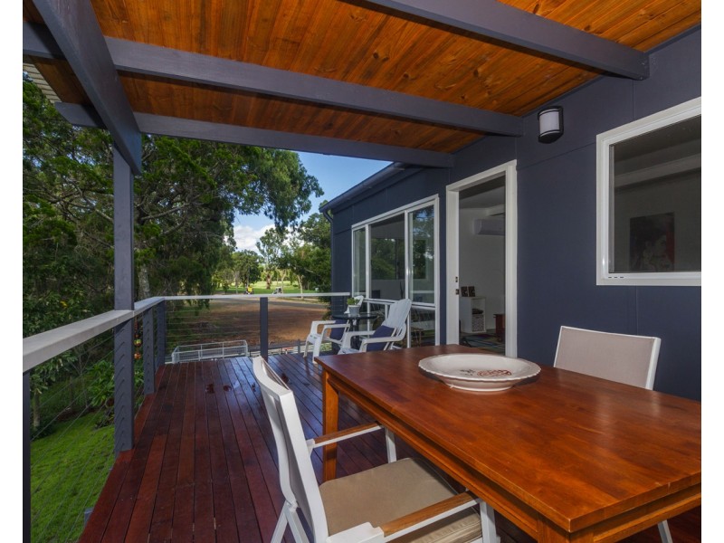 2 Waterside Dr, Macleay Island QLD 4184