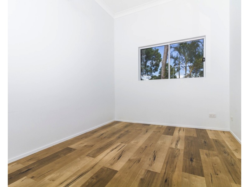 2 Waterside Dr, Macleay Island QLD 4184