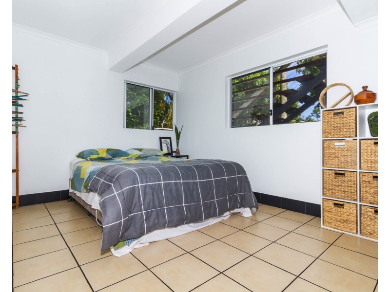 2 Waterside Dr, Macleay Island QLD 4184