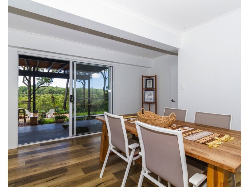 2 Waterside Dr, Macleay Island QLD 4184