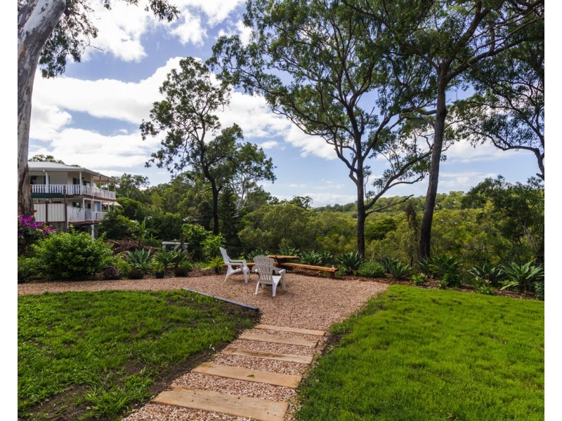 2 Waterside Dr, Macleay Island QLD 4184