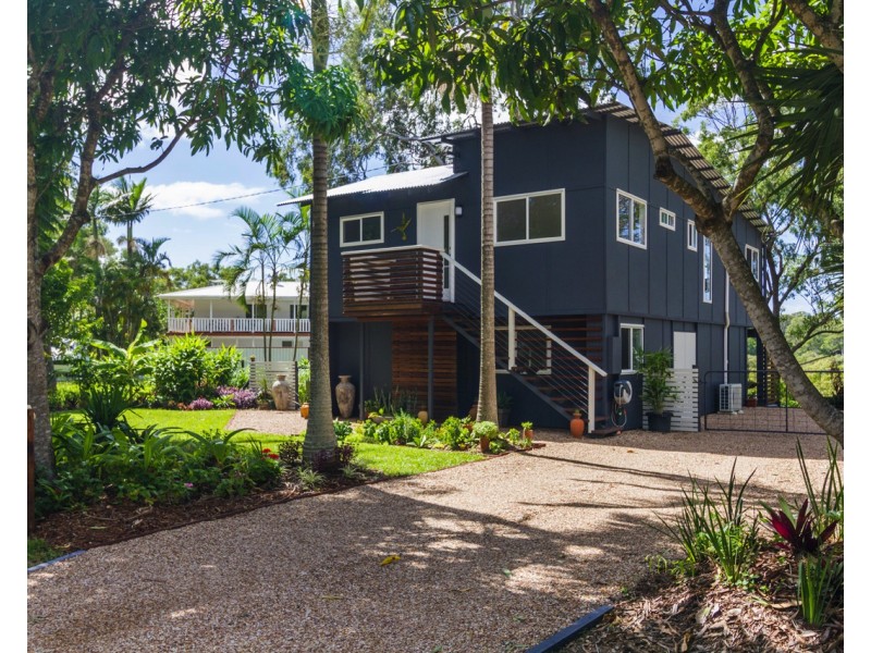 2 Waterside Dr, Macleay Island QLD 4184