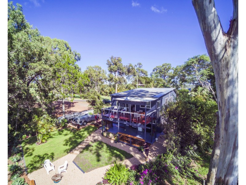 2 Waterside Dr, Macleay Island QLD 4184