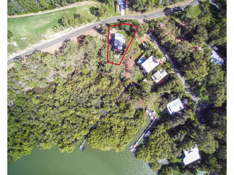 2 Waterside Dr, Macleay Island QLD 4184
