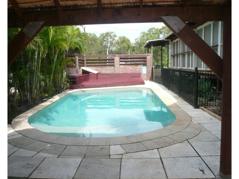 10-12 Donald St, Macleay Island QLD 4184