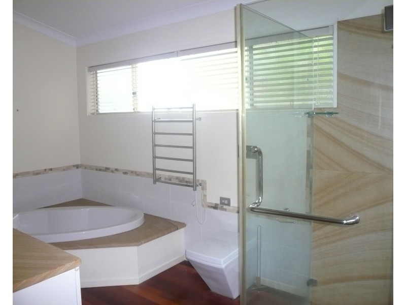10-12 Donald St, Macleay Island QLD 4184