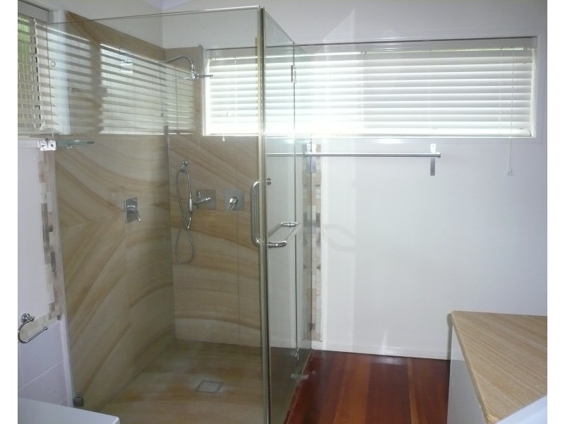 10-12 Donald St, Macleay Island QLD 4184