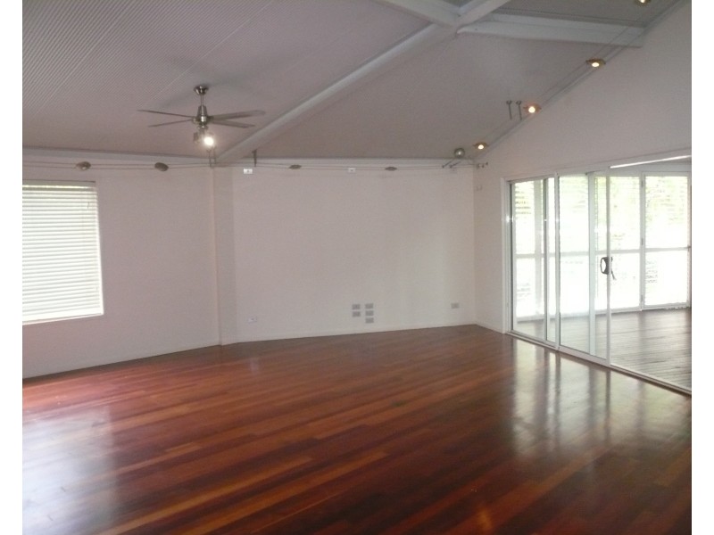 10-12 Donald St, Macleay Island QLD 4184