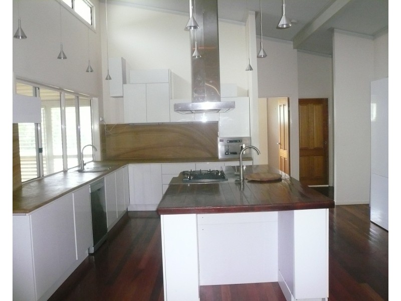 10-12 Donald St, Macleay Island QLD 4184