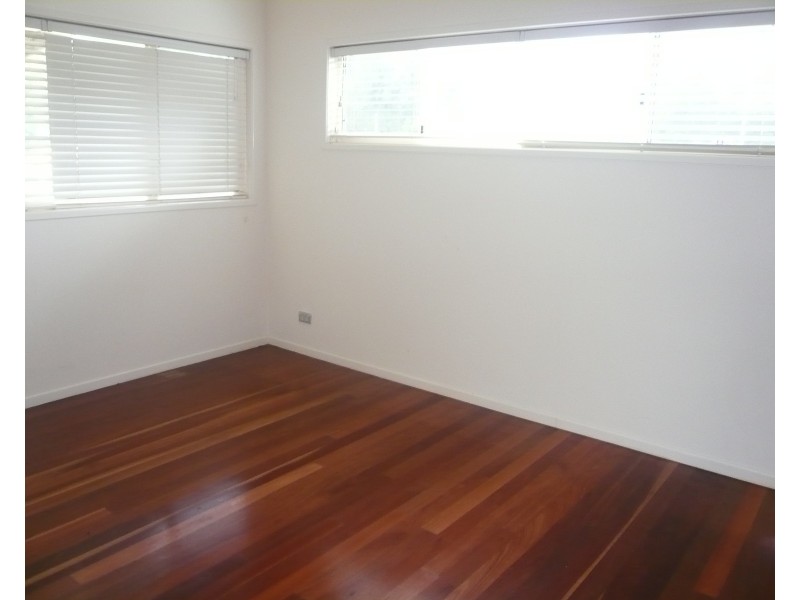 10-12 Donald St, Macleay Island QLD 4184