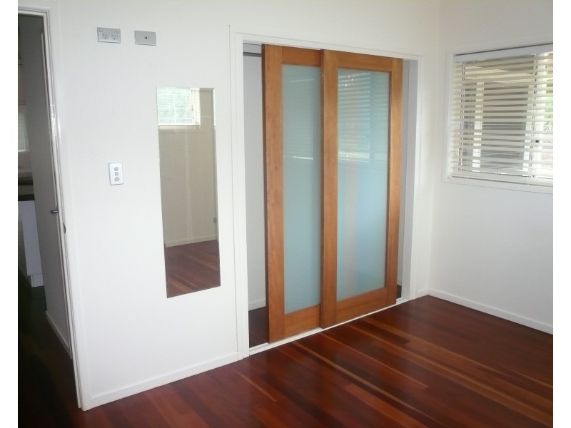 10-12 Donald St, Macleay Island QLD 4184