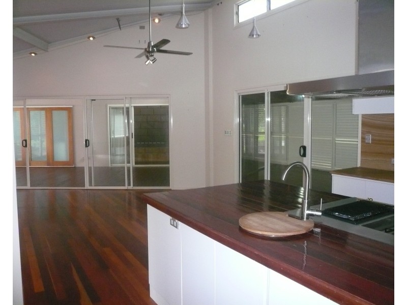 10-12 Donald St, Macleay Island QLD 4184