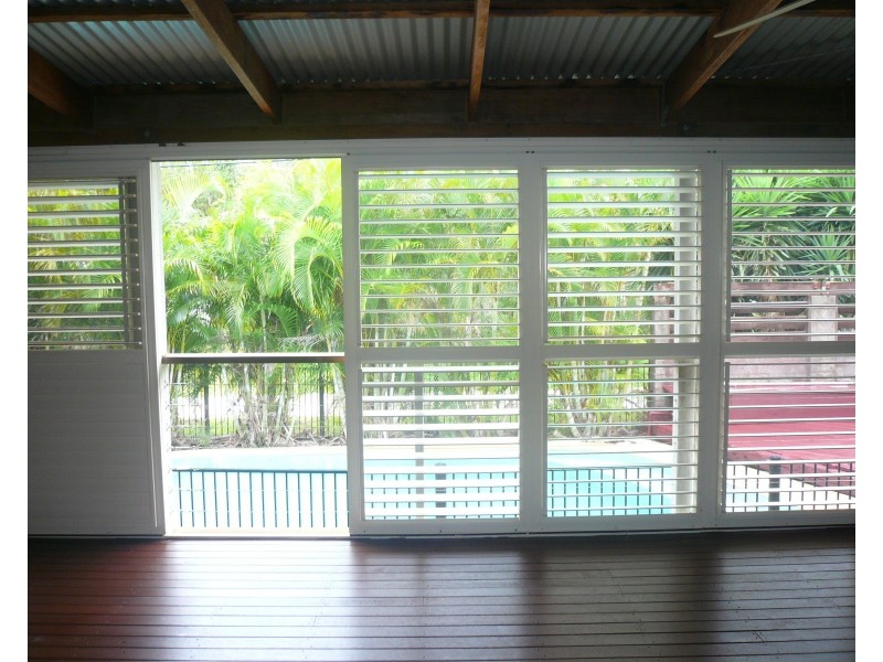 10-12 Donald St, Macleay Island QLD 4184