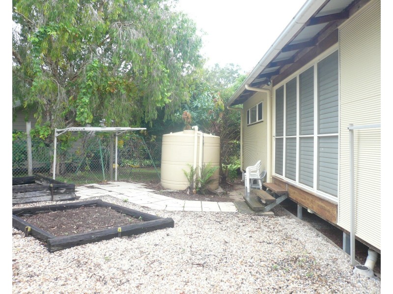 10-12 Donald St, Macleay Island QLD 4184