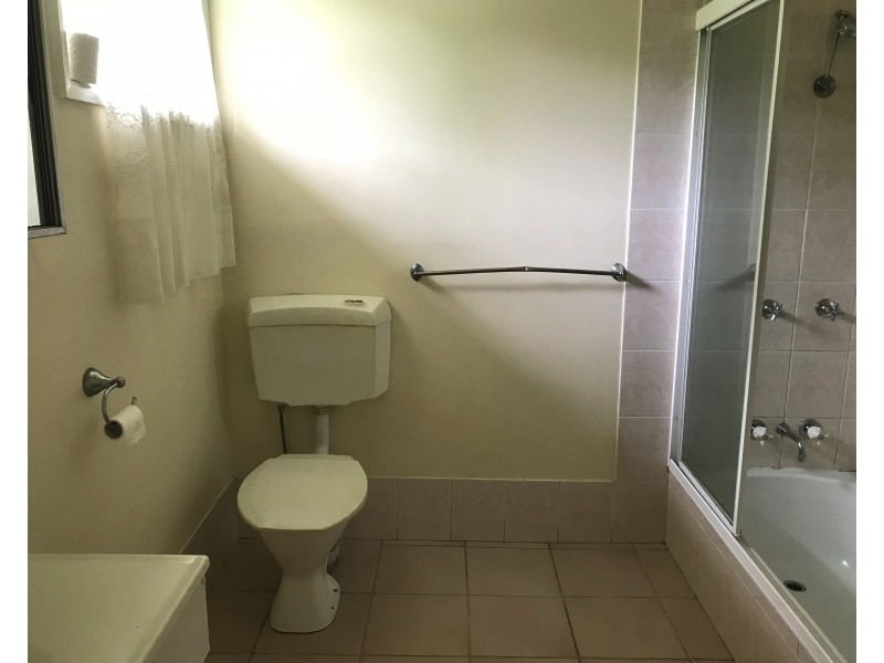 3 Betty St, Macleay Island QLD 4184