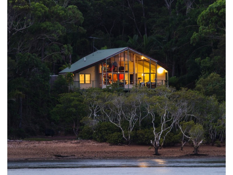 12 Russell Tce, Macleay Island QLD 4184