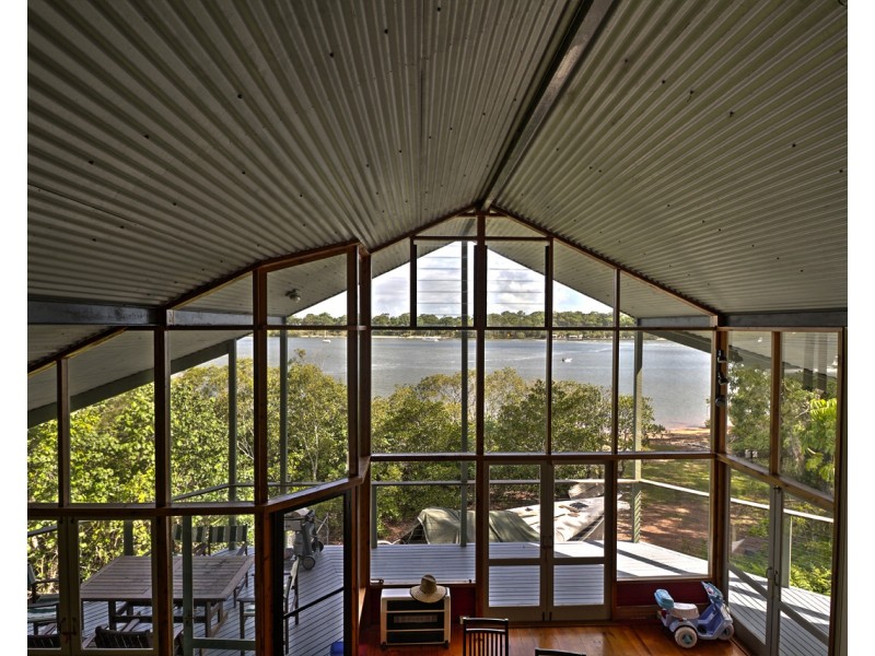 12 Russell Tce, Macleay Island QLD 4184