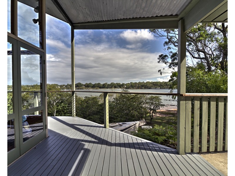 12 Russell Tce, Macleay Island QLD 4184