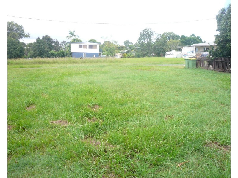 17 Betty St, Macleay Island QLD 4184