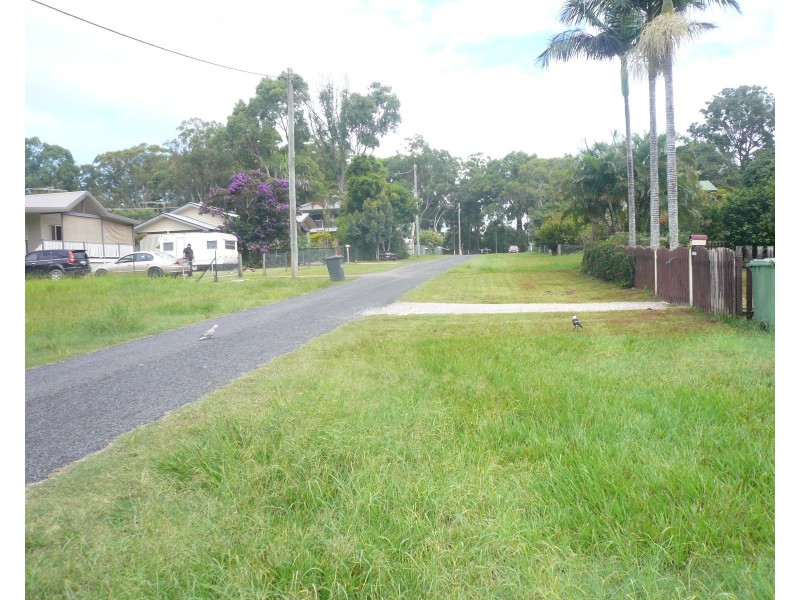17 Betty St, Macleay Island QLD 4184