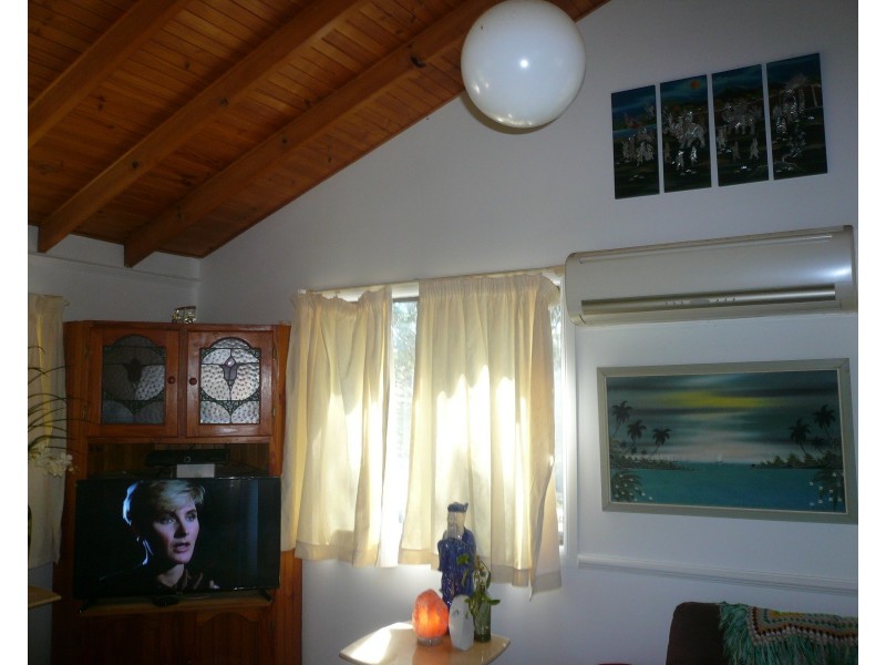 16 Mawson St, Macleay Island QLD 4184