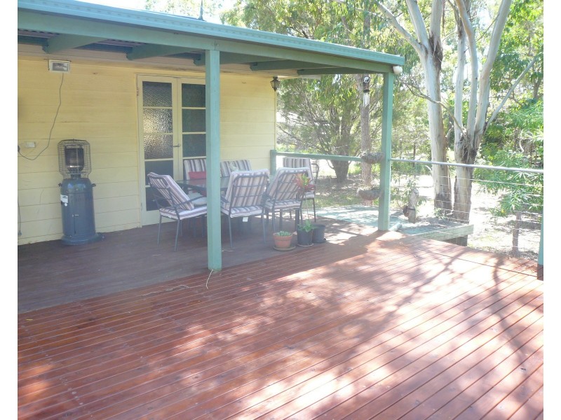 16 Mawson St, Macleay Island QLD 4184