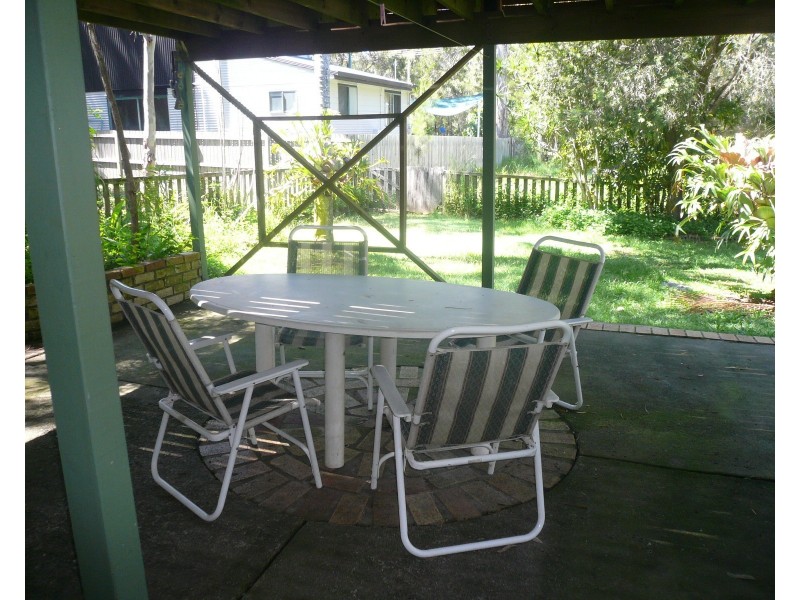 16 Mawson St, Macleay Island QLD 4184