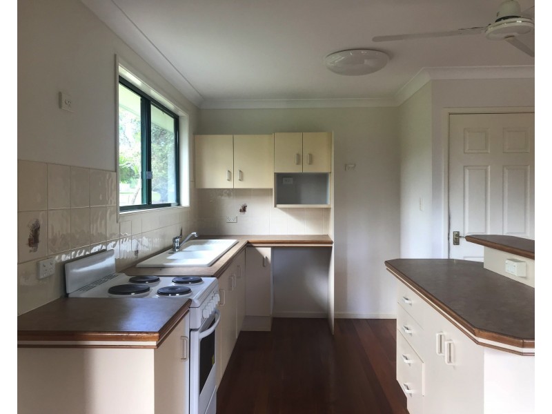 13 Michiko St, Macleay Island QLD 4184