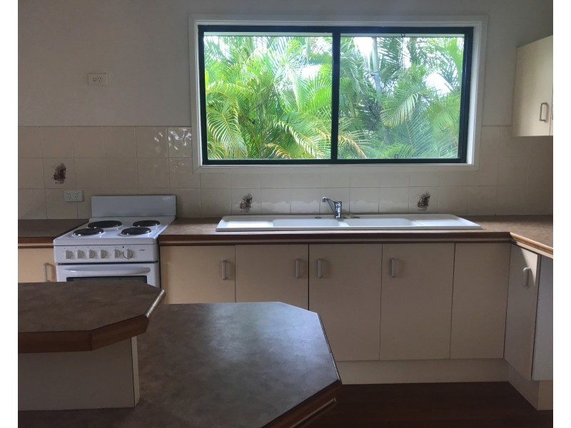 13 Michiko St, Macleay Island QLD 4184