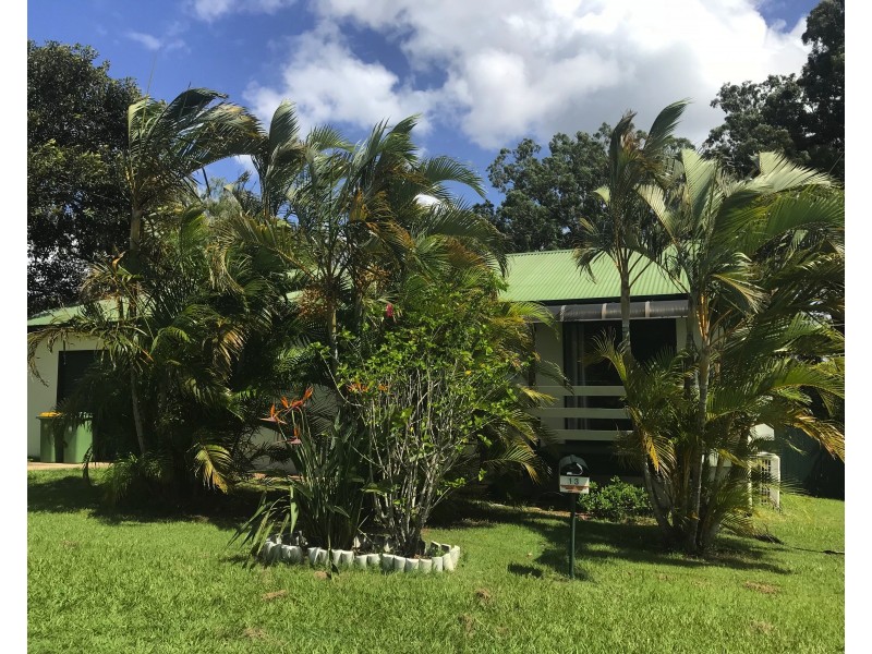 13 Michiko St, Macleay Island QLD 4184