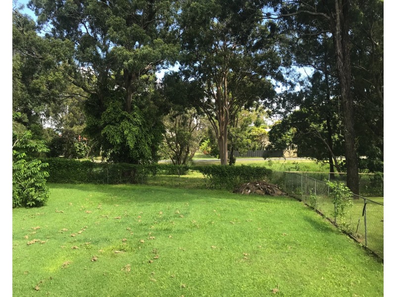 13 Michiko St, Macleay Island QLD 4184