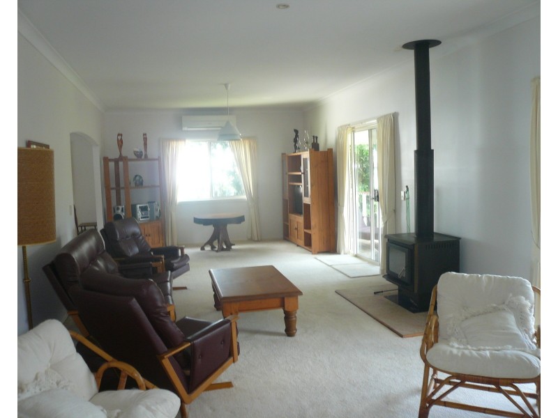 24 Dalpura St, Macleay Island QLD 4184