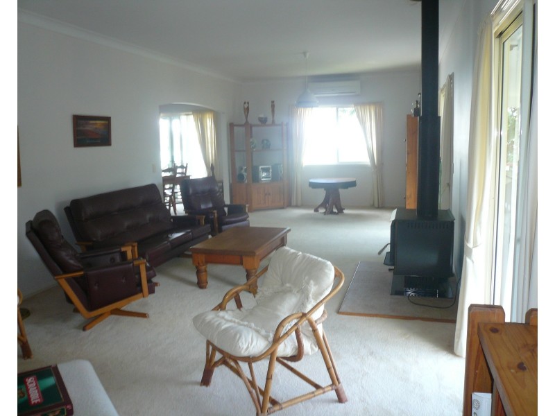 24 Dalpura St, Macleay Island QLD 4184