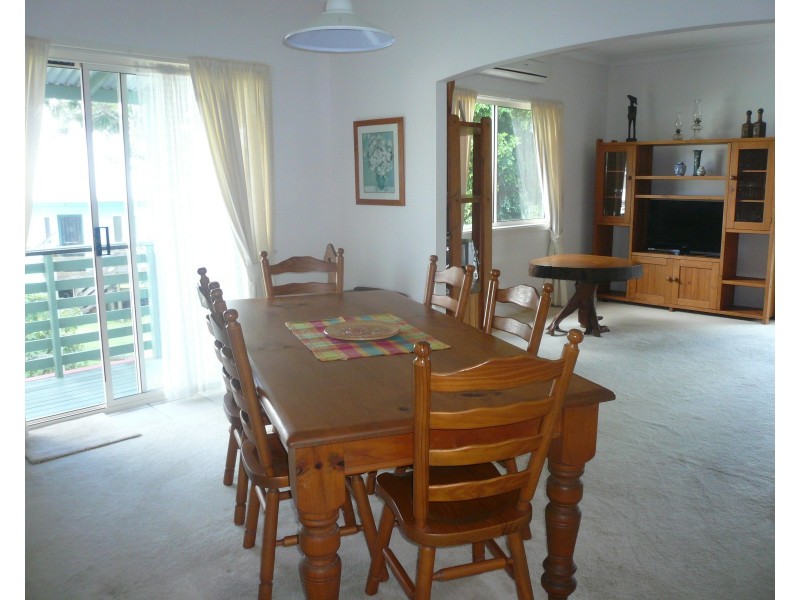 24 Dalpura St, Macleay Island QLD 4184